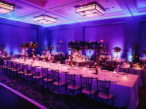 Plongez dans l’ambiance magique des fêtes avec des salles adaptées